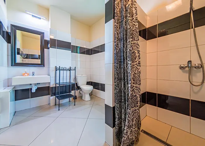 Solna Chata-dom Na Wylacznosc Grota Solna, Balia, Sauna, Basen רייצ'ה